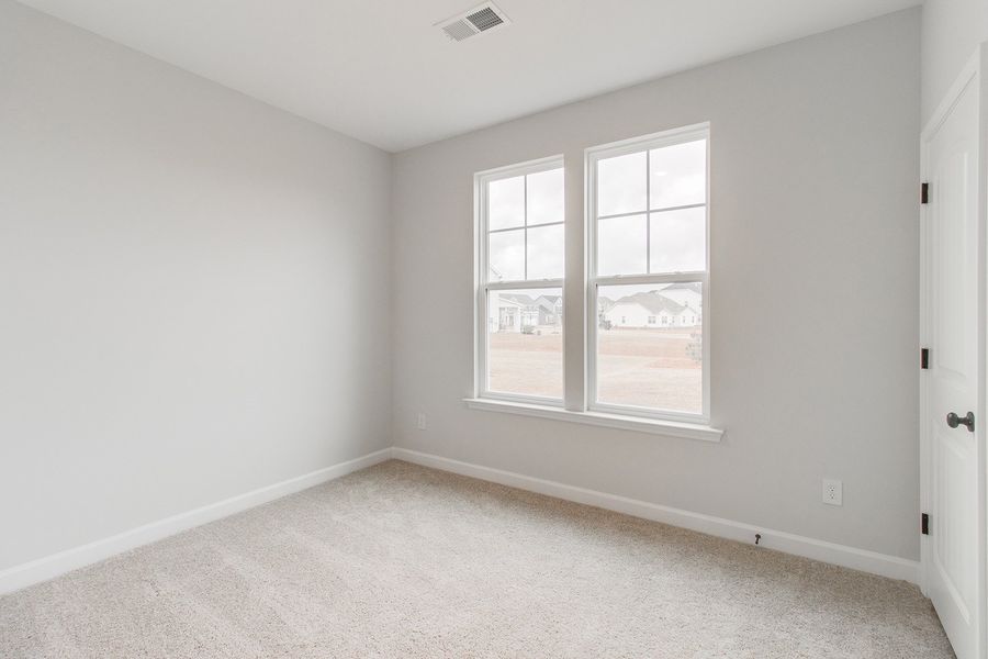 Spacious, unfurnished interior of a new home in Hendrix Farms, Lexington (Image 21).
