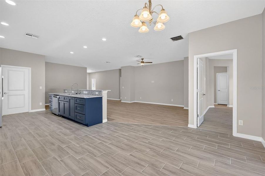 Spacious, unfurnished interior of a new home in , Umatilla (Image 14).