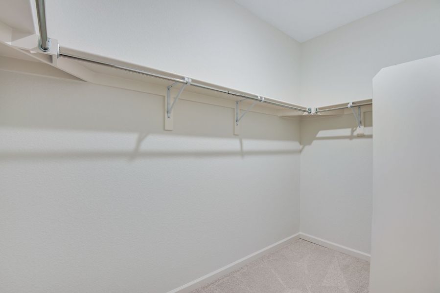 Spacious, unfurnished interior of a new home in Sterling Ranch, Littleton (Image 34).