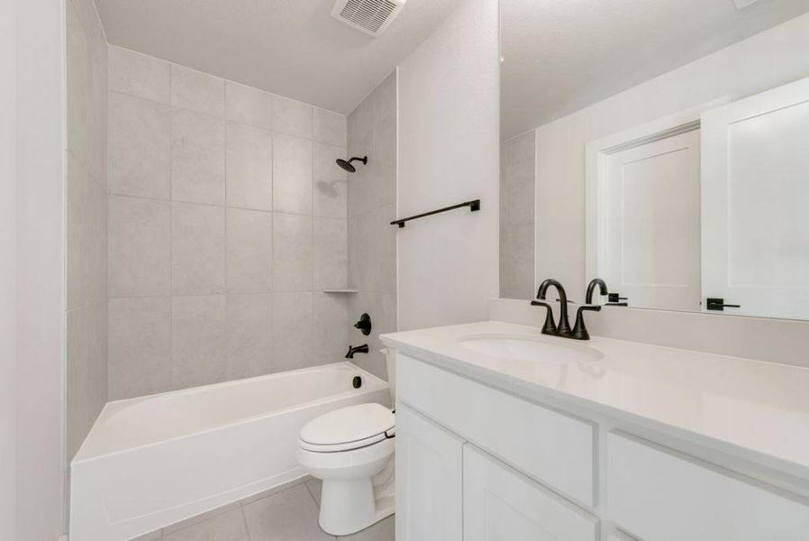 Furnished interior view inside a new home in Trails at Cottonwood Creek, Rowlett (Image 17). Furnished interior view inside a new home in Trails at Cottonwood Creek, Rowlett (Image 17).