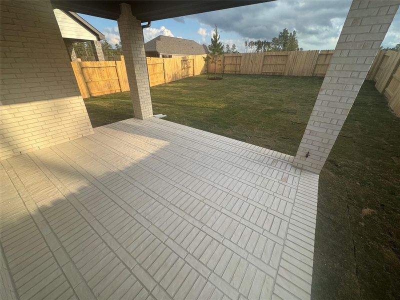 Exterior details and patio area of a home in Evergreen, Conroe (Image 19).