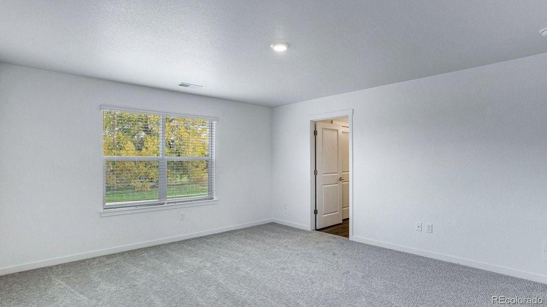 Spacious, unfurnished interior of a new home in Hansen Farm, Fort Collins (Image 24).