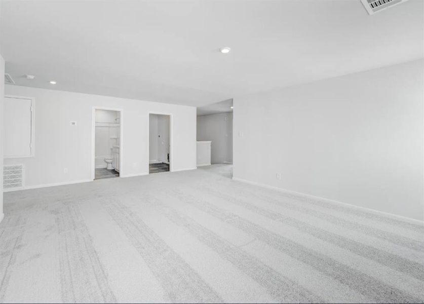 Spacious, unfurnished interior of a new home in Shirey Forest - Branches, Lufkin (Image 4).