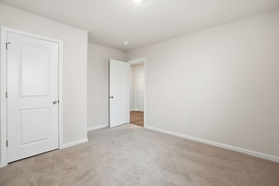 Spacious, unfurnished interior of a new home in Ashton Lakes, Lexington (Image 20).