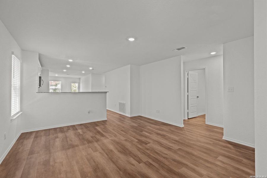 Spacious, unfurnished interior of a new home in The Overlook at Creekside, New Braunfels (Image 20). Spacious, unfurnished interior of a new home in The Overlook at Creekside, New Braunfels (Image 20).