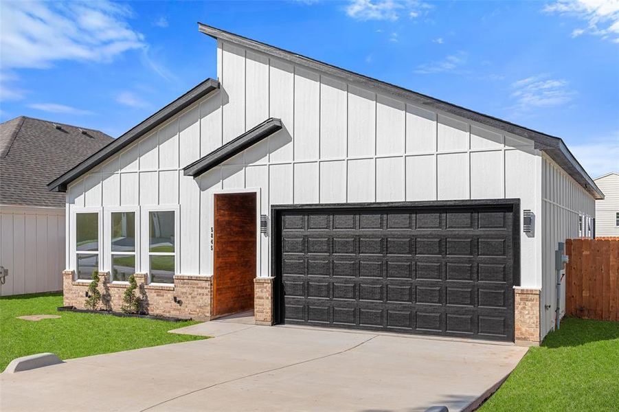 Front exterior of a new home in , Granbury, TX, highlighting curb appeal (Image 2). Front exterior of a new home in , Granbury, TX, highlighting curb appeal (Image 2).