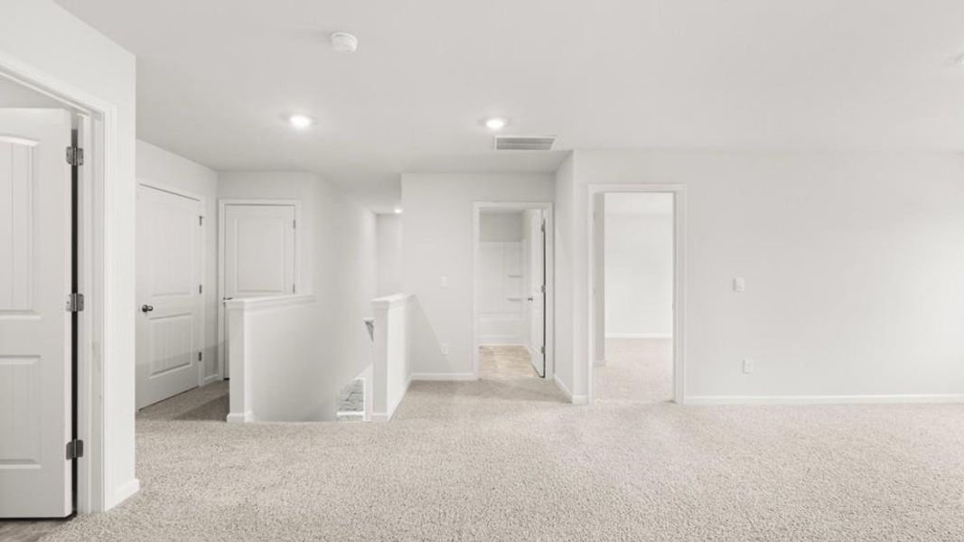 Spacious, unfurnished interior of a new home in Thompson Ridge, Dallas (Image 28).