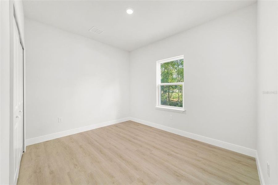 Spacious, unfurnished interior of a new home in , Citrus Springs (Image 29).