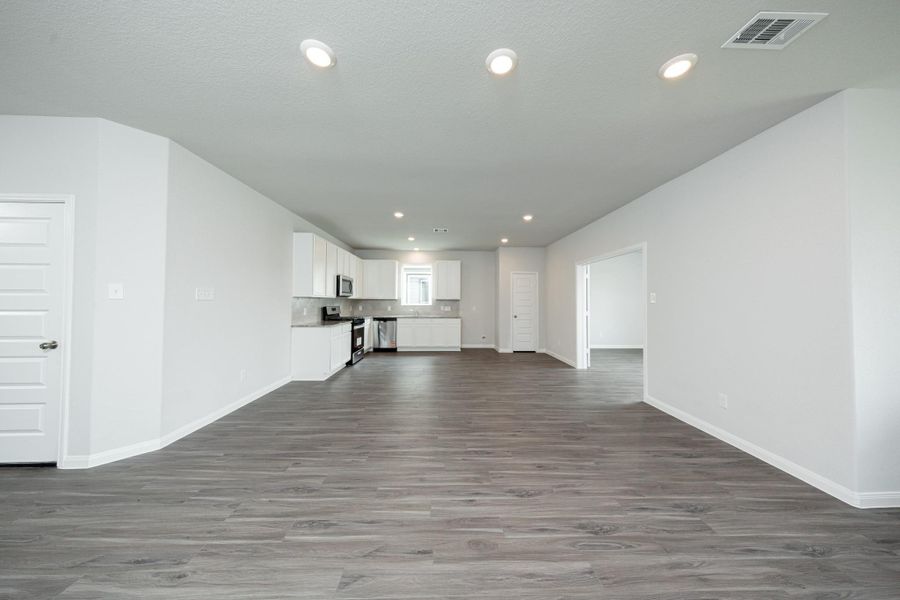 Spacious, unfurnished interior of a new home in Cliffstone Hills, Conroe (Image 11). Spacious, unfurnished interior of a new home in Cliffstone Hills, Conroe (Image 11).