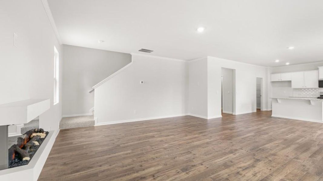 Spacious, unfurnished interior of a new home in Thompson Ridge, Dallas (Image 20).