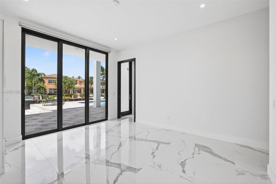 Spacious, unfurnished interior of a new home in , Pompano Beach (Image 25).