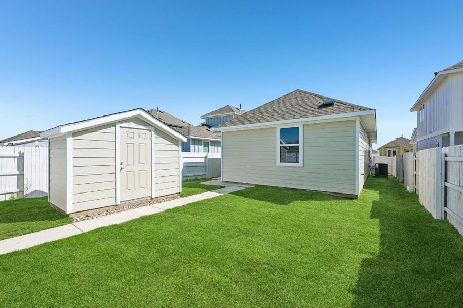 Exterior details and patio area of a home in Harvest Ridge, Elgin (Image 3).