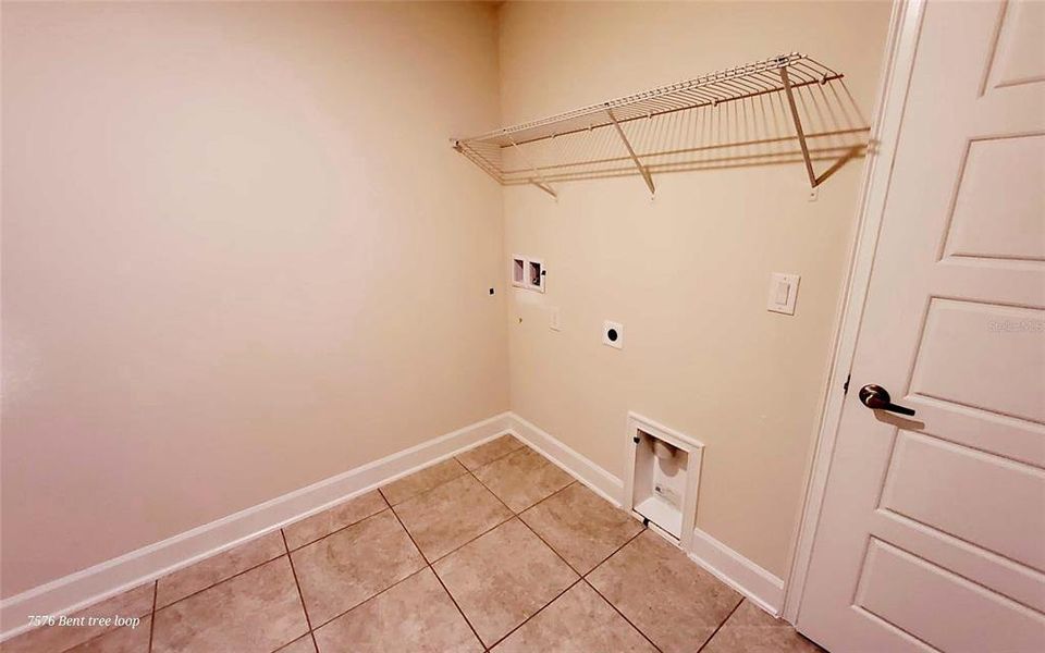 Spacious, unfurnished interior of a new home in , St. Cloud (Image 9).