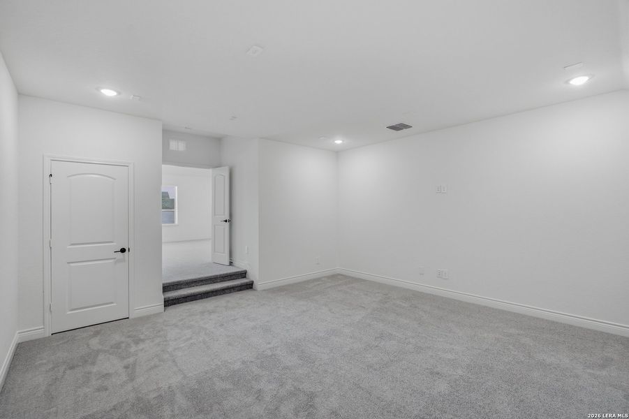 Spacious, unfurnished interior of a new home in Bison Ridge, San Antonio (Image 45).
