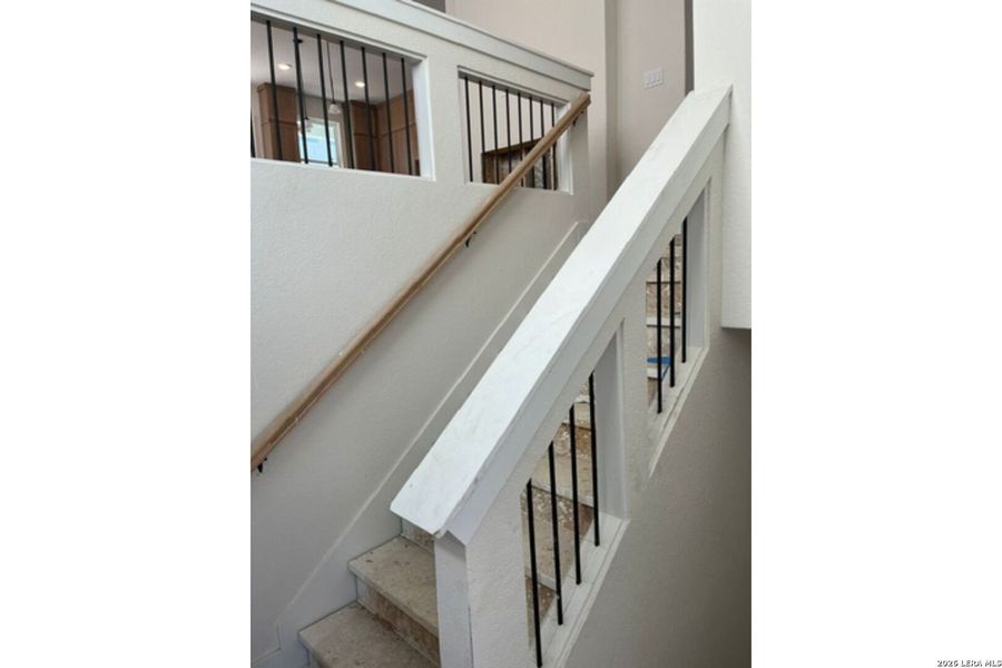 Spacious, unfurnished interior of a new home in Rose Hill, San Antonio (Image 12).