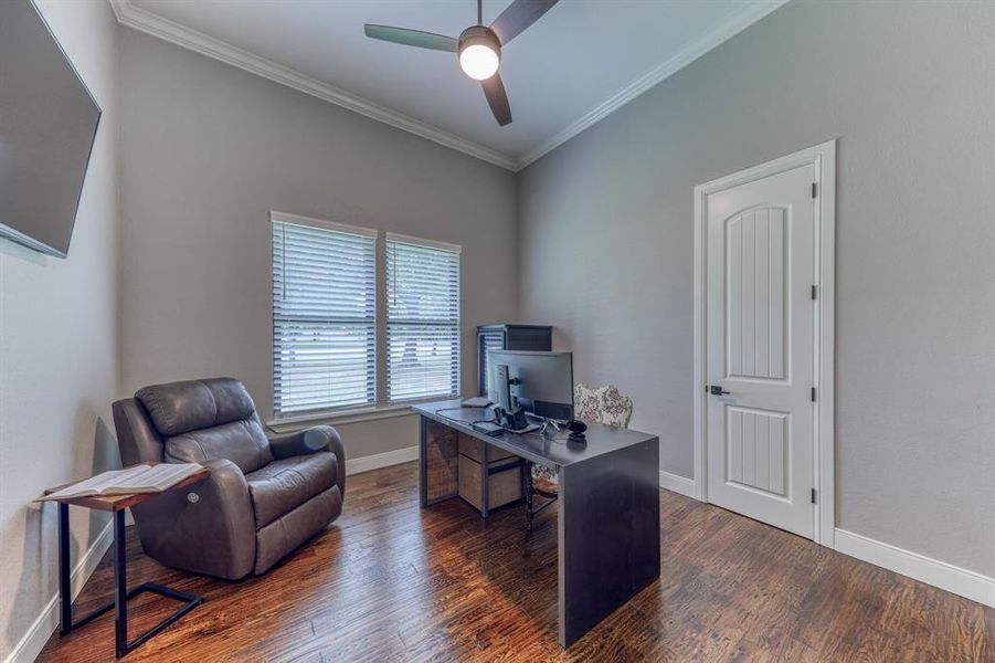 Furnished interior view inside a new home in , Weatherford (Image 8).