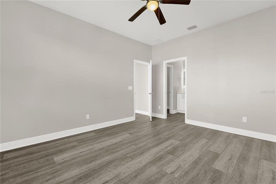 Spacious, unfurnished interior of a new home in , Sanford (Image 22).