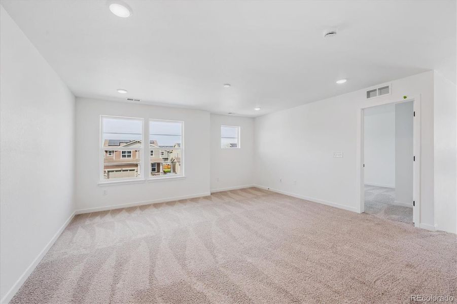 Spacious, unfurnished interior of a new home in Barefoot Lakes, Firestone (Image 11). Spacious, unfurnished interior of a new home in Barefoot Lakes, Firestone (Image 11).
