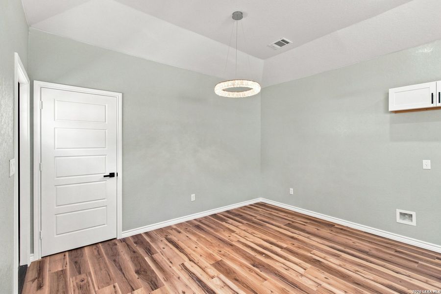 Spacious, unfurnished interior of a new home in , San Antonio (Image 11).