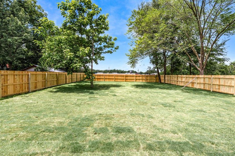 Exterior details and patio area of a home in , Sulphur Springs (Image 22).
