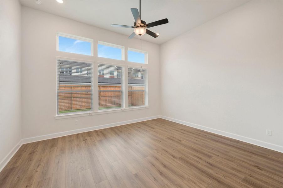 Spacious, unfurnished interior of a new home in Harvest Green - Reserve Collection, Richmond (Image 24).