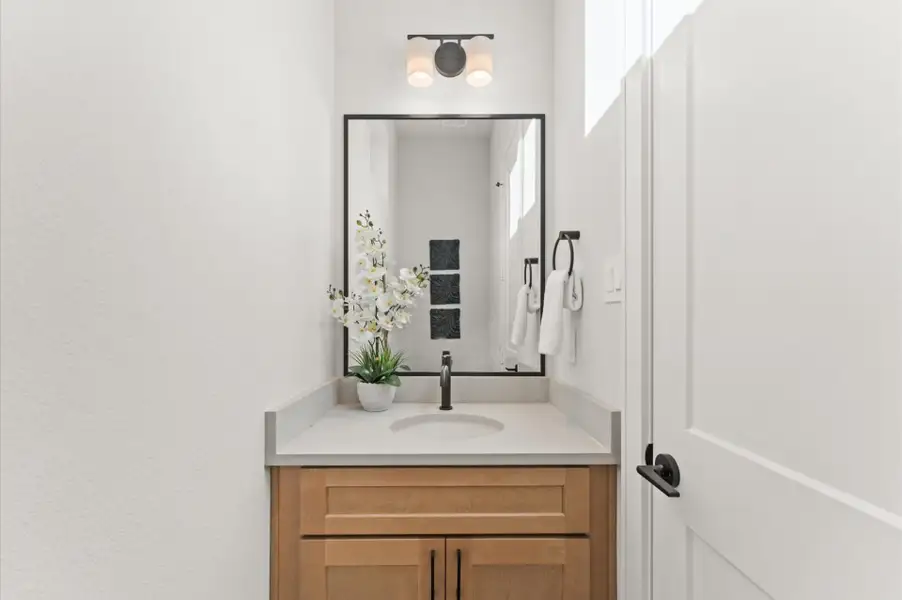 Representative furnished interior of a home built from the Plan 1458 by Faircroft Homes in Highland Gardens, Houston (Image 15).