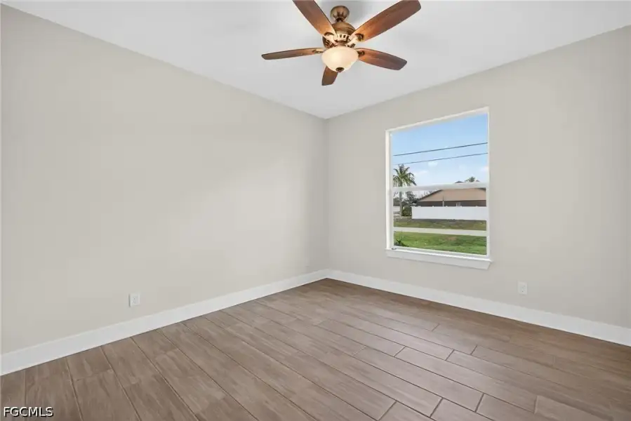 Spacious, unfurnished interior of a new home in Cape Coral, Cape Coral (Image 23).