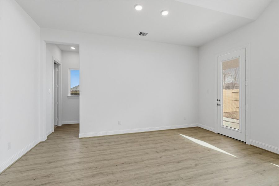 Spacious, unfurnished interior of a new home in Sundance Cove, Crosby (Image 23).