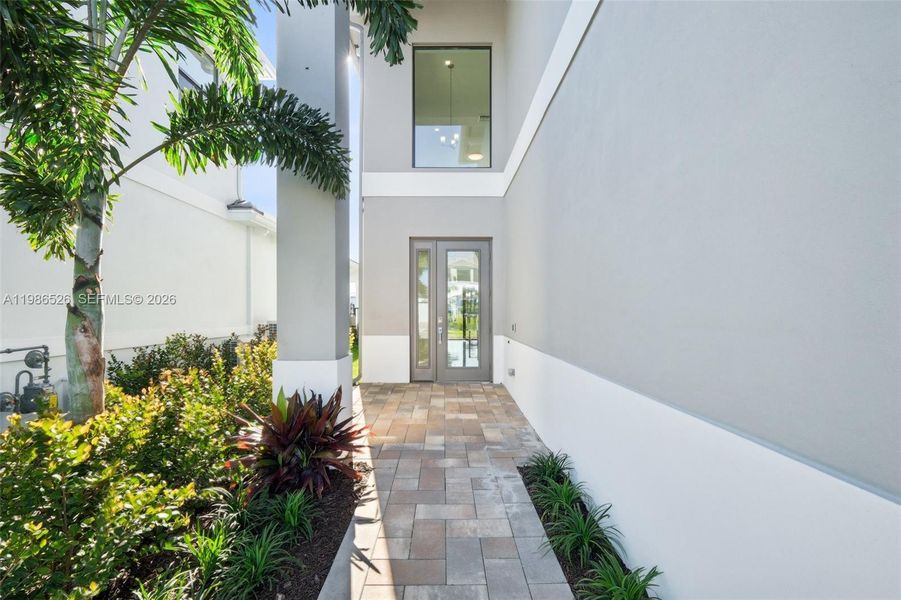 Exterior details and patio area of a home in , Palm Beach Gardens (Image 3).