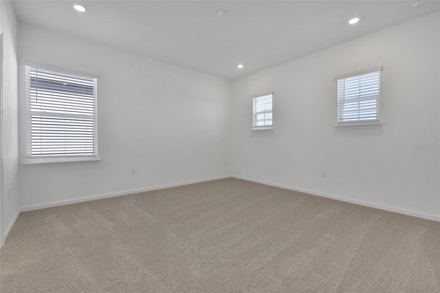 Spacious, unfurnished interior of a new home in Crossroads at Kelly Park, Apopka (Image 35).