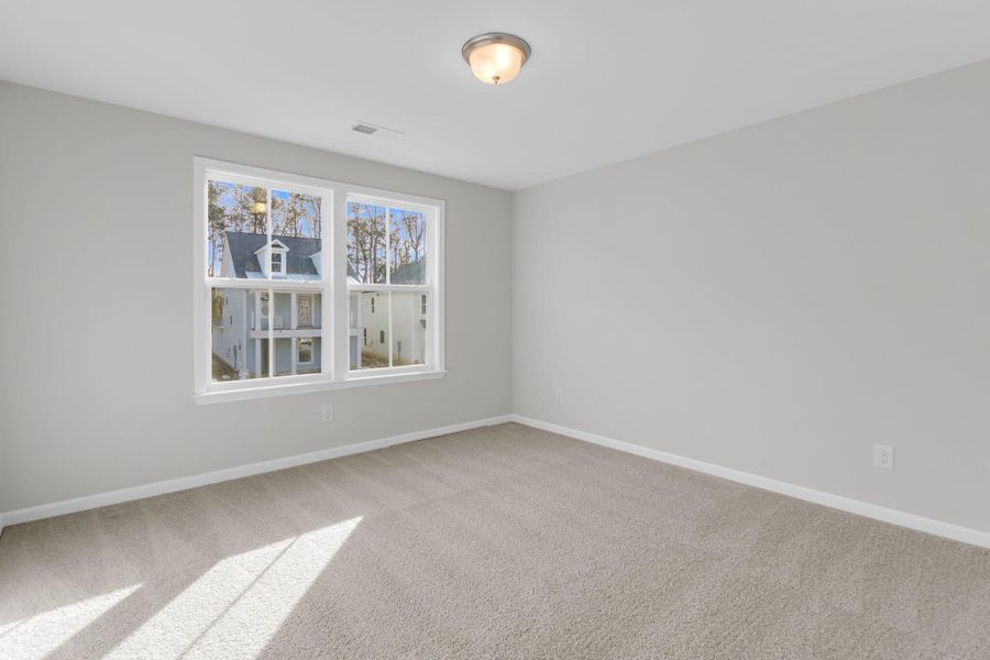 Spacious, unfurnished interior of a new home in Sweetgrass Station, Summerville (Image 13).