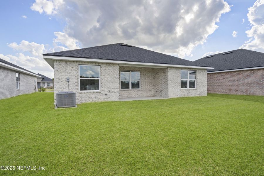 Exterior details and patio area of a home in Shadow Crest at Rolling Hills, Green Cove Springs (Image 1).