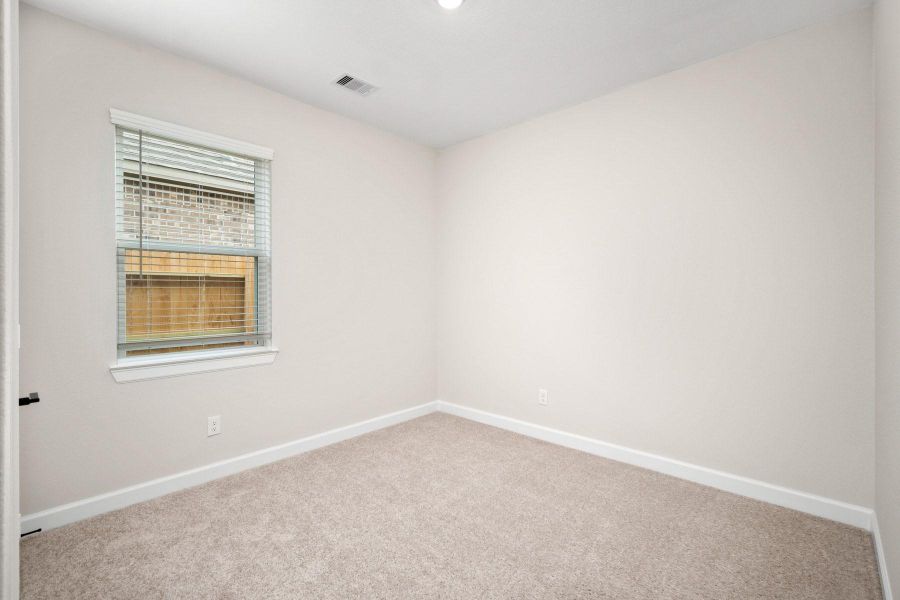 Spacious, unfurnished interior of a new home in Wedgewood Forest, Conroe (Image 13).