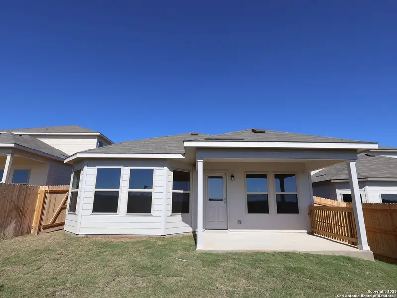 Exterior details and patio area of a home in Paloma Park, Converse (Image 3).