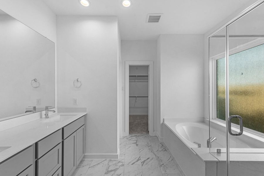 Furnished interior view inside a new home in Huntington Place, Rosharon (Image 5).