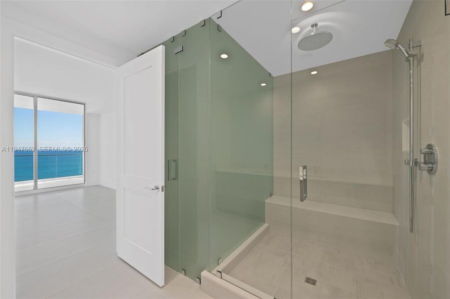 Spacious, unfurnished interior of a new home in , Fort Lauderdale (Image 15).