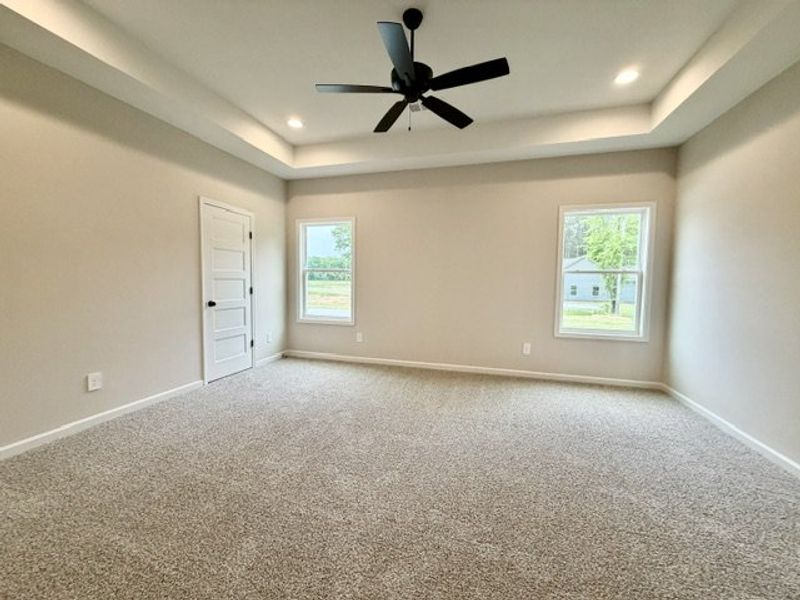 Spacious, unfurnished interior of a new home in Oakview, Pine Mountain (Image 15).