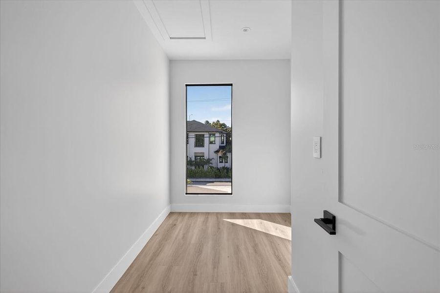 Spacious, unfurnished interior of a new home in , Tampa (Image 47).