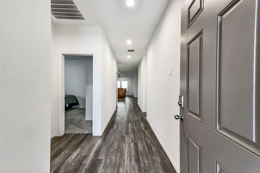 Spacious, unfurnished interior of a new home in Sunterra, Katy (Image 20).