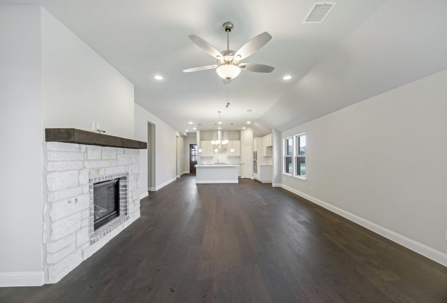 Representative unfurnished interior of a home built from the Rio Grande by UnionMain Homes in Elevon, Lavon (Image 35).