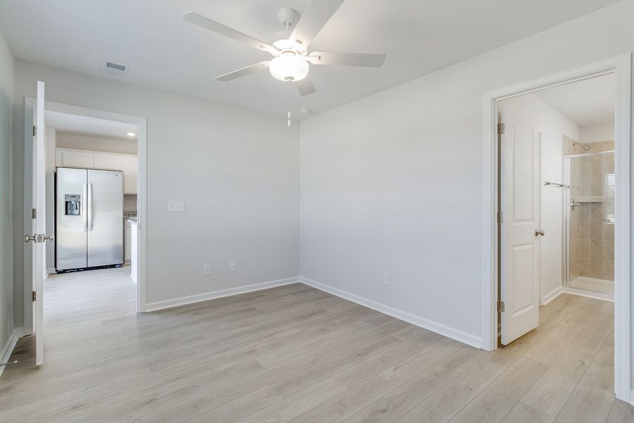 Spacious, unfurnished interior of a new home in Ellington, Elgin (Image 16).