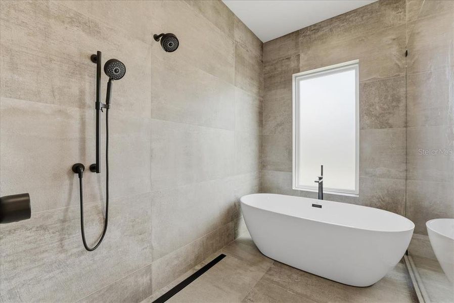 Furnished interior view inside a new home in , Orlando (Image 19).