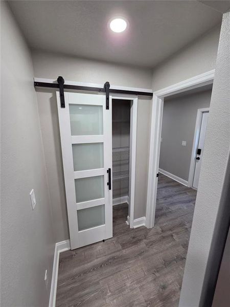 Spacious, unfurnished interior of a new home in , Plant City (Image 24).