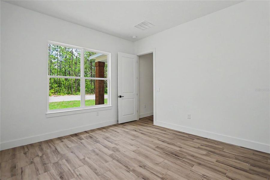 Spacious, unfurnished interior of a new home in , Ocala (Image 19).