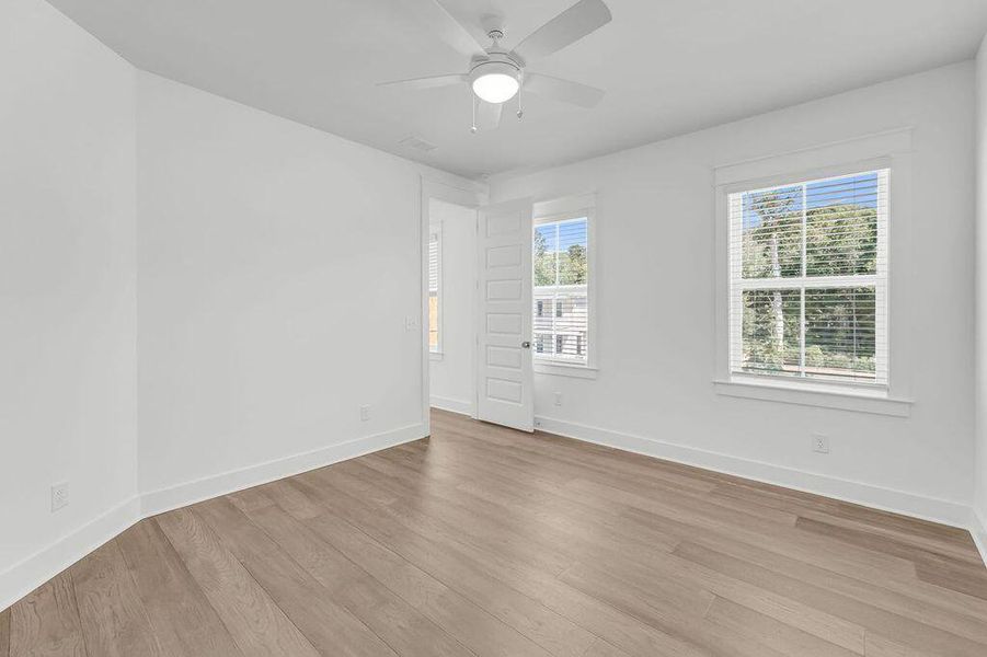 Spacious, unfurnished interior of a new home in Central Park, Charleston (Image 24).