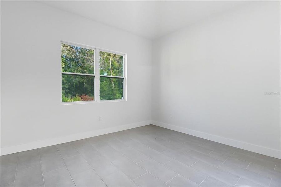 Spacious, unfurnished interior of a new home in , Dunnellon (Image 24).