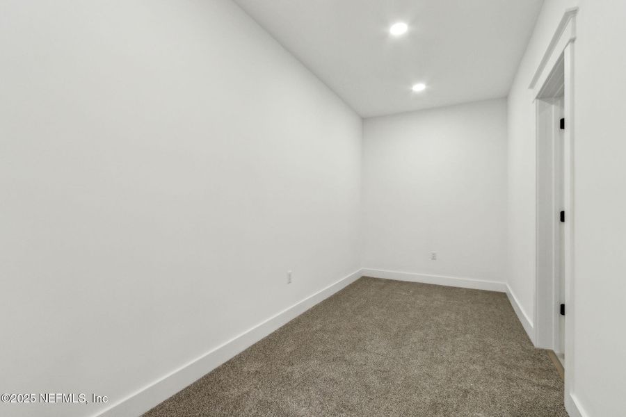 Spacious, unfurnished interior of a new home in , Fernandina Beach (Image 38).