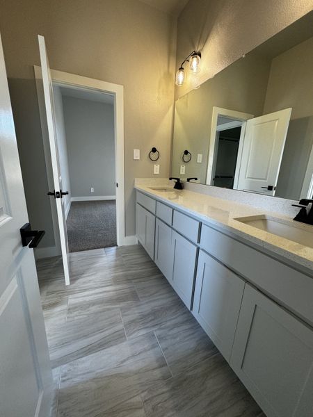 Furnished interior view inside a new home in Freeman Ranch, Weatherford (Image 11).