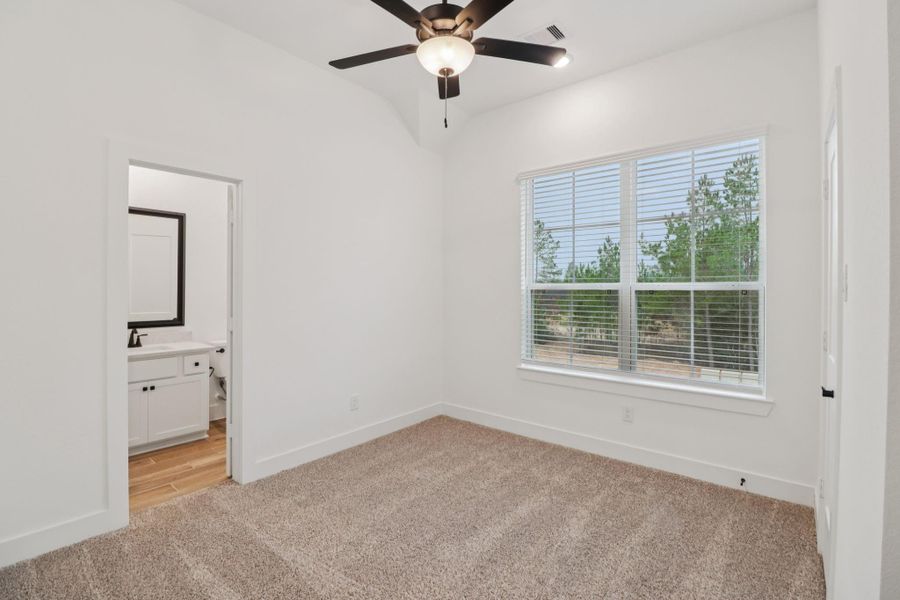 Spacious, unfurnished interior of a new home in Kresston, Montgomery (Image 27).