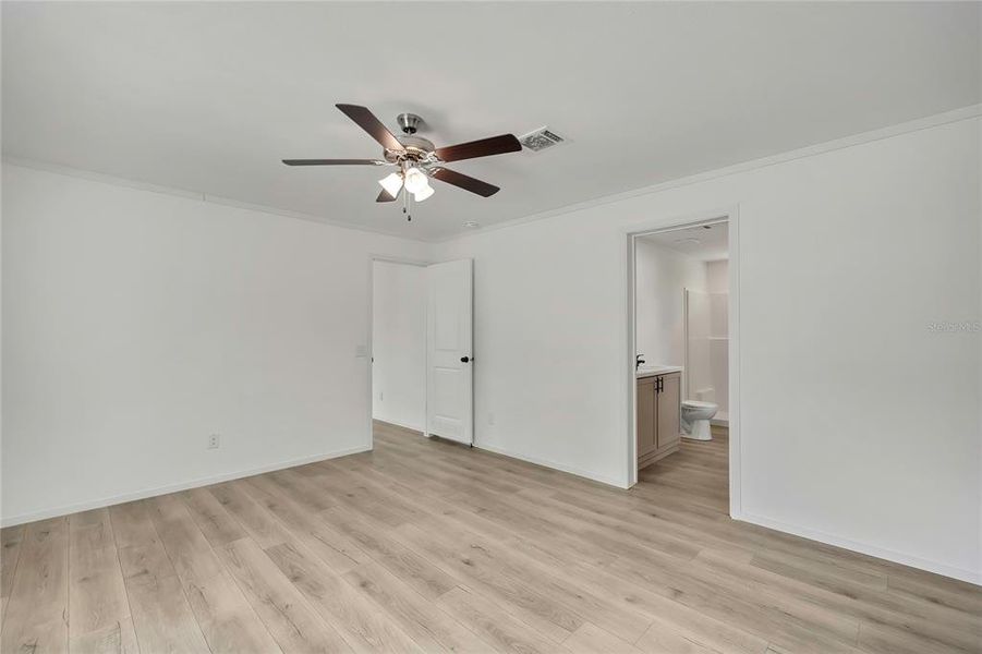 Spacious, unfurnished interior of a new home in , Homosassa (Image 19).